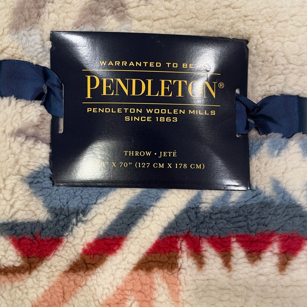 Pendleton throw blanket - Picture 3 of 3